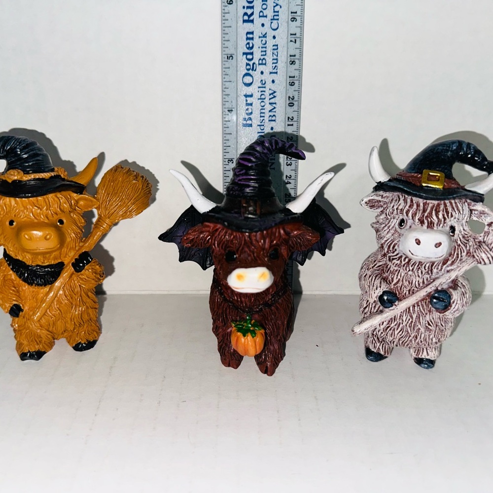 3X Highland Cow Halloween Decor Figures ( 2 Highland Witch & Bat Cows )